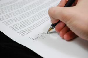 abogados contratos y cláusulas en málaga